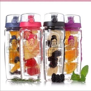 CLEAN SKIN CLUB WATER BOTTLE